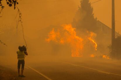 Incendio en As Neves (Pontevedra) en octubre pasado.