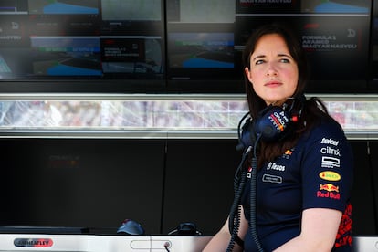 Hannah Schmitz, en el muro de Red Bull en el circuito de Hungría, en julio.