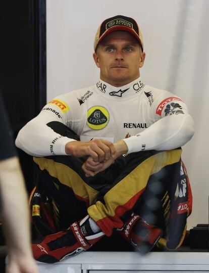 Heikki Kovalainen antes de los entrenamientos.