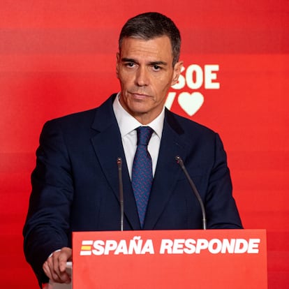 El presidente del Gobierno y Secretario General del PSOE, Pedro Sánchez, durante una rueda de prensa, en la sede del PSOE en Ferraz, a 12 de junio de 2025, en Madrid (España). Sánchez comparece después de que el secretario de organización del PSOE haya presentado su dimisión de todos los cargos dentro del partido y haya entregado su acta de diputado. El presidente del Gobierno ha pedido perdón a la ciudadanía por haber confiado en Santos Cerdán y ha anunciado que convocará una auditoría externa para las cuentas del partido socialista además de la inmediata reestructuración de la organización interna.
12 JUNIO 2025
Gabriel Luengas / Europa Press
12/06/2025