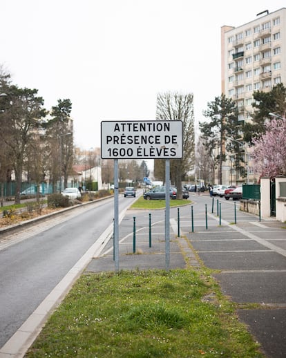 Cartel del instituto Camille Pissarro, en Pontoise (norte de París).