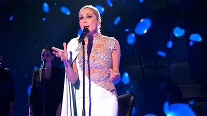 Marta Sánchez, durante su interpretación de 'Como yo te amo' en Telecinco.