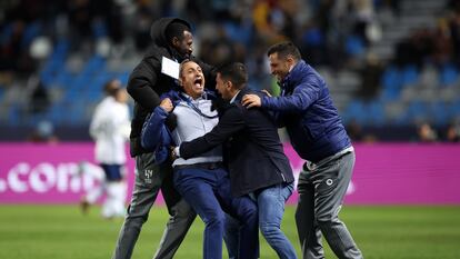 El entrenador del Al-Hilal, Ramón 'El Pelado' Díaz, celebra el tercer gol contra el Flamengo en las semifinales del Mundial de Clubes.