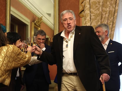 El nuevo alcalde de Pamplona, Joseba Asiron, celebraba el éxito de la moción de censura, este jueves.