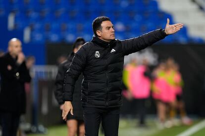 El entrenador del Real Madrid, Alberto Toril, durante las semifinales contra la Real Sociedad el pasado jueves en Butarque (Leganés).