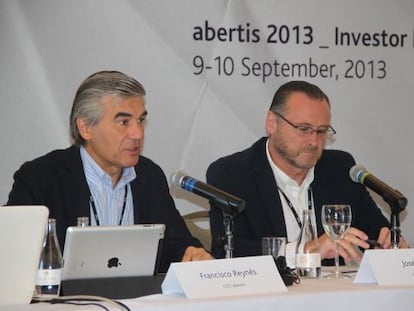 El consejero delegado, Francisco Reynés, y el director financiero, José Aljaro, en el Día del Inversor celebrado en Río.