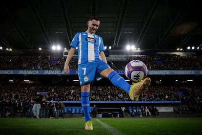 Lucas Pérez, durante su presentación como nuevo jugador del Deportivo en Riazor.