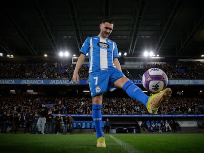 Lucas Pérez, durante su presentación como nuevo jugador del Deportivo en Riazor.