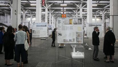 Una exposició d'arquitectura al pavelló Victòria Eugènia.