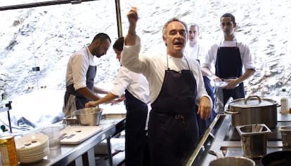 Ferran Adri&agrave;, en el restaurante de Roses durante los preparativos para la &uacute;ltima cena que se dio hace un a&ntilde;o.
 