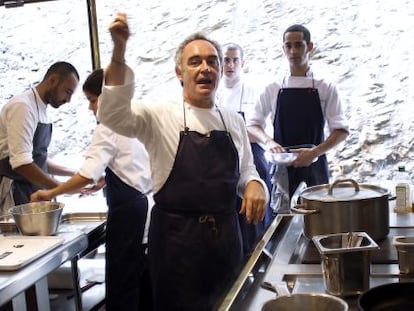 Ferran Adri&agrave;, en el restaurante de Roses durante los preparativos para la &uacute;ltima cena que se dio hace un a&ntilde;o.
 