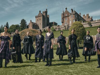 Imagen del final del desfile de Dior en Escocia en la tarde del lunes.