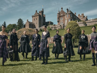 Imagen del final del desfile de Dior en Escocia en la tarde del lunes.
