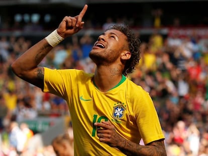 Neymar abre o placar para o Brasil diante da Croácia.