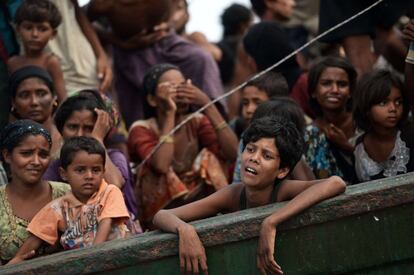 Los birmanos Rohingyas, de confesión musulmana, son considerados por las Naciones Unidas una de las minorías más perseguidas en el mundo. Son más de un millón de personas, según un recuento oficial. Una gran parte de ellos está directamente afectada por una ley birmana que les niega la ciudadanía tras graves disturbios religiosos en 2012 en el Oeste del país.