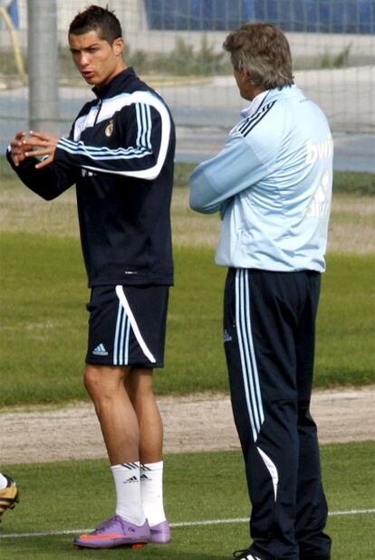 Cristiano Ronaldo y Manuel Pellegrini, en un entrenamiento.