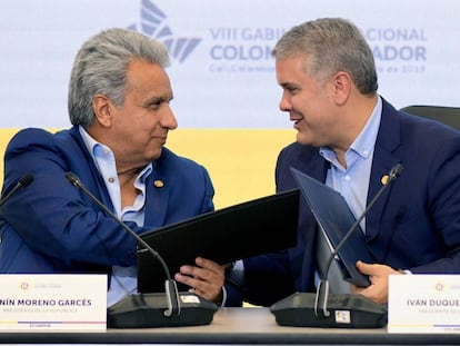 El presidente colombiano, Iván Duque, a la derecha, con su homólogo ecuatoriano, Lenín Morano, este miércoles en Cali. 
 