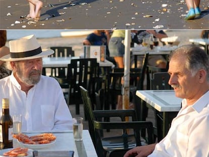 José Manuel Caballero Bonald conversa con Joselito Huerta en Bajo de Guía. Arriba, dos niñas juegan en la playa.
Fotos: Jaro Muñoz