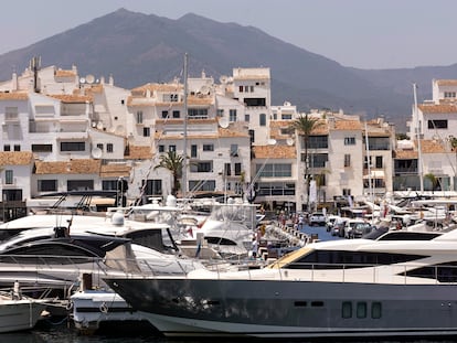 Yates y viviendas en Puerto Banús (Marbella, Málaga).