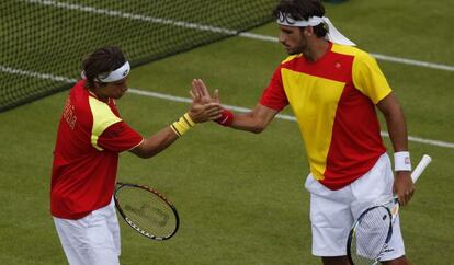 Ferrer y Feliciano celebran un punto.