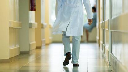 Un médico en un hospital, en una imagen de archivo.