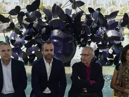 De derecha a izquierda, Elena Tejedor, de la Fundación Hortensia Herrero; Manolo Valdés; Javier Molins, comisario de la exposición; y Enrique Vidal, director de la Ciudad de las Artes y las Ciencias.
