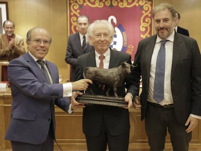 De izquierda a derecha, Javier López-Galiacho, Albert Boadella y Joaquín Vidal, hijo.