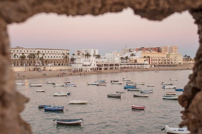 La playa de La Caleta (Cádiz) desde el castillo de Santa Catalina.