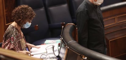 La ministra portavoz y de Hacienda, María Jesús Montero, en el Congreso de los Diputados.