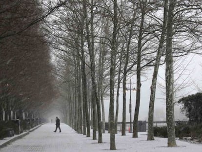 La nieve empieza a caer en Hoboken, Nueva Jersey.