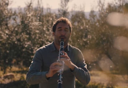 Daniel Broncano toca el clarinete en el festival Música en Segura.