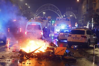 Decenas de personas provocaron este domingo disturbios en el centro de Bruselas y en algunas ciudades belgas y neerlandesas tras el partido del Mundial de fútbol que ha enfrentado en Qatar a Bélgica con Marruecos.