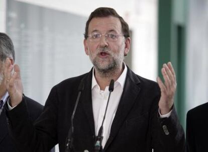 Mariano Rajoy, durante su intervención ante los medios de comunicación en Pontevedra.