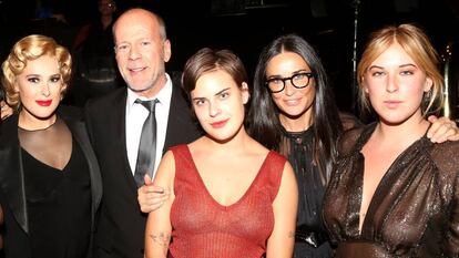 Rumer Willis, Bruce Willis, Tallulah Willis, Demi Moore y Scout LaRue Willis, en el debut de Rumer en Broadway, Nueva York, en el musical 'Chicago', en septiembre de 2015.