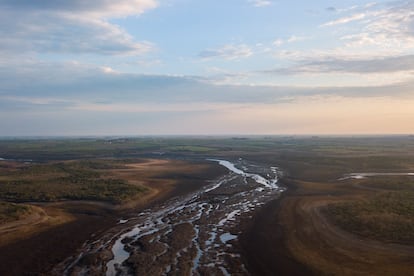 El río Santa Lucía durante una sequía en el embalse Paso Severino en Florida, Uruguay, en julio de 2023. 