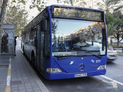 Uno de los autobuses interurbanos de Alicante