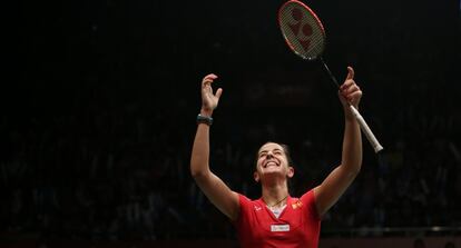 La española Carolina Marín celebra su victoria en la final del Mundial de bádminton.