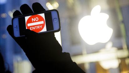 Manifestación en febrero en apoyo a la postura de Apple ante el FBI.