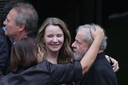 Former Brazil president Lula da Silva with two senators on Wednesday.