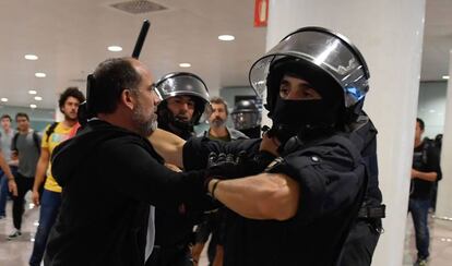 Los Mossos de Escuadra se han visto obligados a detener a algunos manifestantes