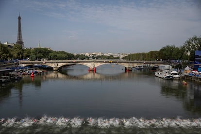 Prueba de la triatlón en el río Sena, el 31 de julio durante los Juegos Olímpicos celebrados en París. 