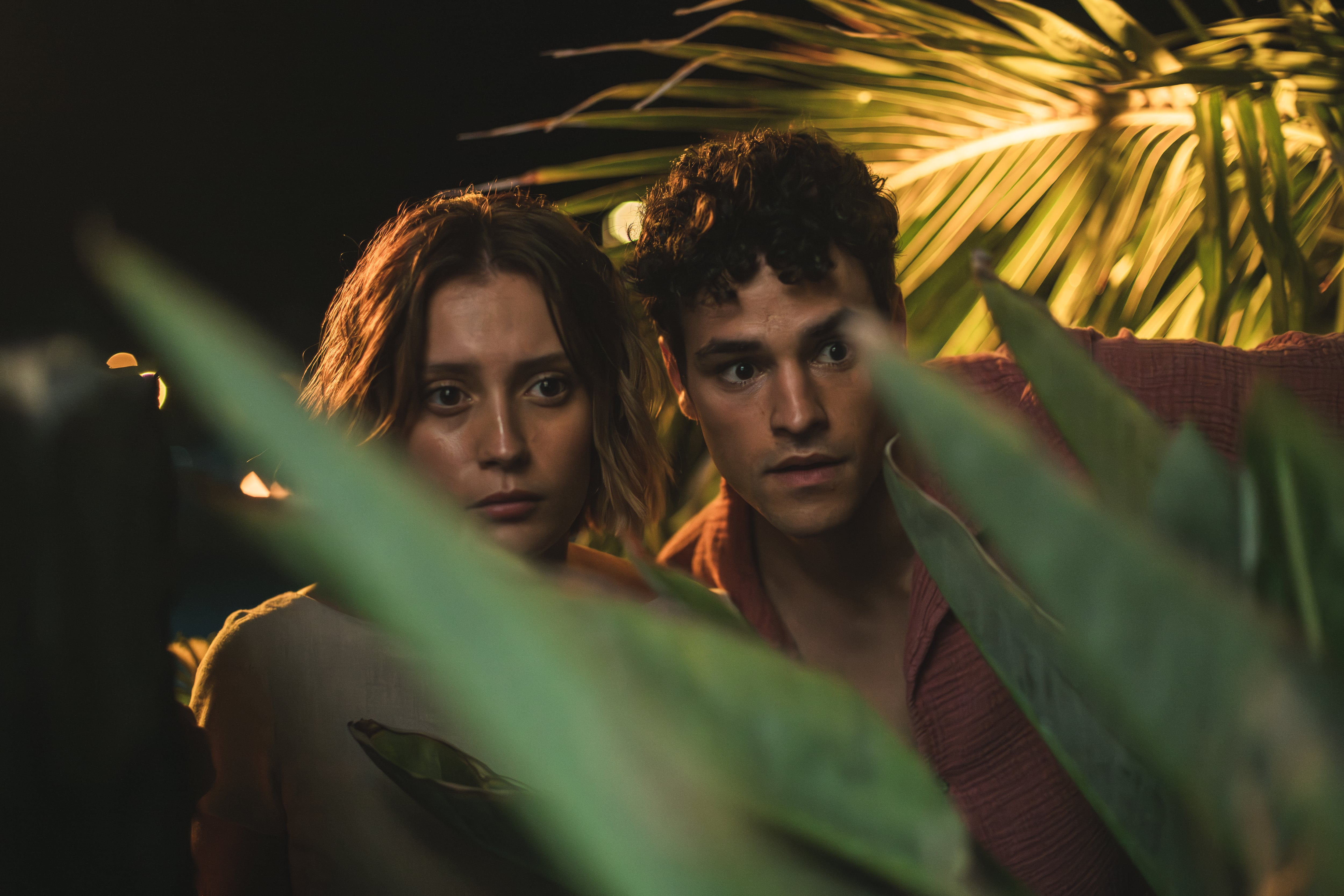 Ana Garcés y Tomy Aguilera, en el cuarto episodio de 'Oasis'.
