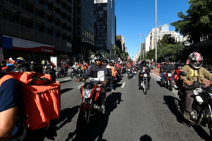 Motociclistas fazem protesto na Av. Paulista durante a paralisação dos entregadores de aplicativos, em 1º de julho de 2020.