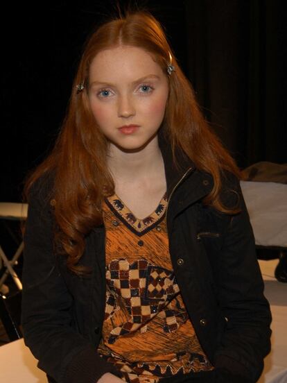 Lily Cole. Con 14 años y comiendo una hamburguesa, como Gisele Bündchen, fue descubierta una de las pelirrojas más famosas. En lugar de Brasil, la escena se sucedió en el Covent Garden londinense. El reclutador Benjamin Hart le pidió que aceptara hacer una sesión fotográfica de prueba. Cole se negó al principio, pues como confesó al Independent le pareció "sospechoso", pero terminó firmando con Storm.