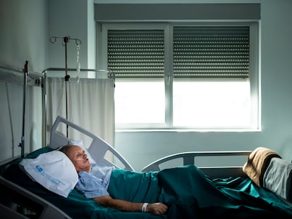 Pedro, en su habitación del Hospital de Torrejón.