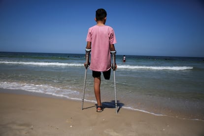 Un niño palestino, en la playa de Gaza.