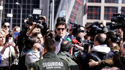 Luis Medina a su llegada a los juzgados de la plaza Castilla para declarar el 24 de abril de 2022, en Madrid.