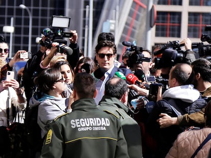 Luis Medina a su llegada a los juzgados de la plaza Castilla para declarar el 24 de abril de 2022, en Madrid.