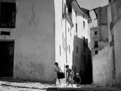 Fotografía del cineasta Carlos Saura de su serie 'Cuenca'.