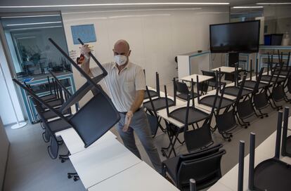 El Colegio Summa Aldapa de San Sebastián se prepara para la vuelta a clase de los alumnos.
